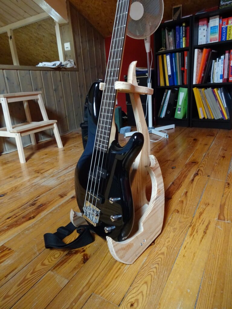 prototype de support de guitare basse