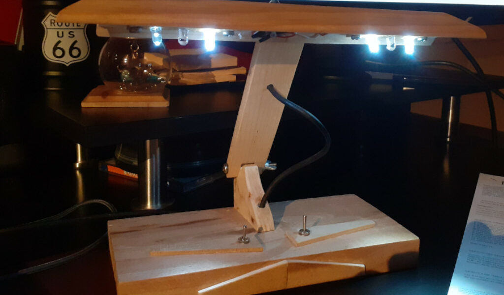 Lampe de bureau en bois, alimentation par USB