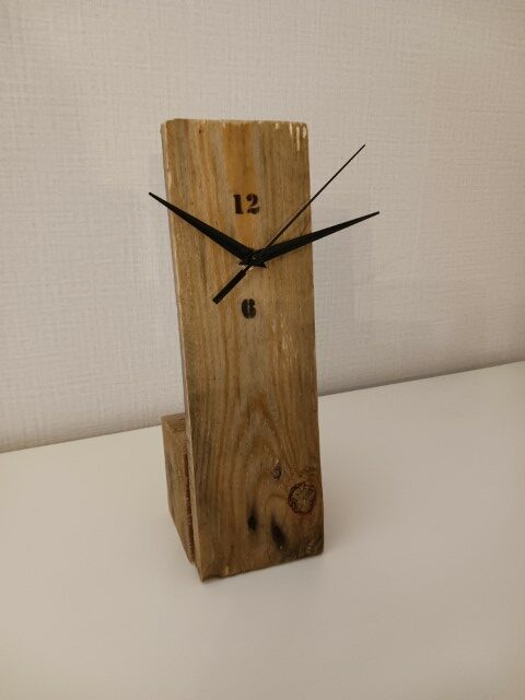 horloge en bois de palette