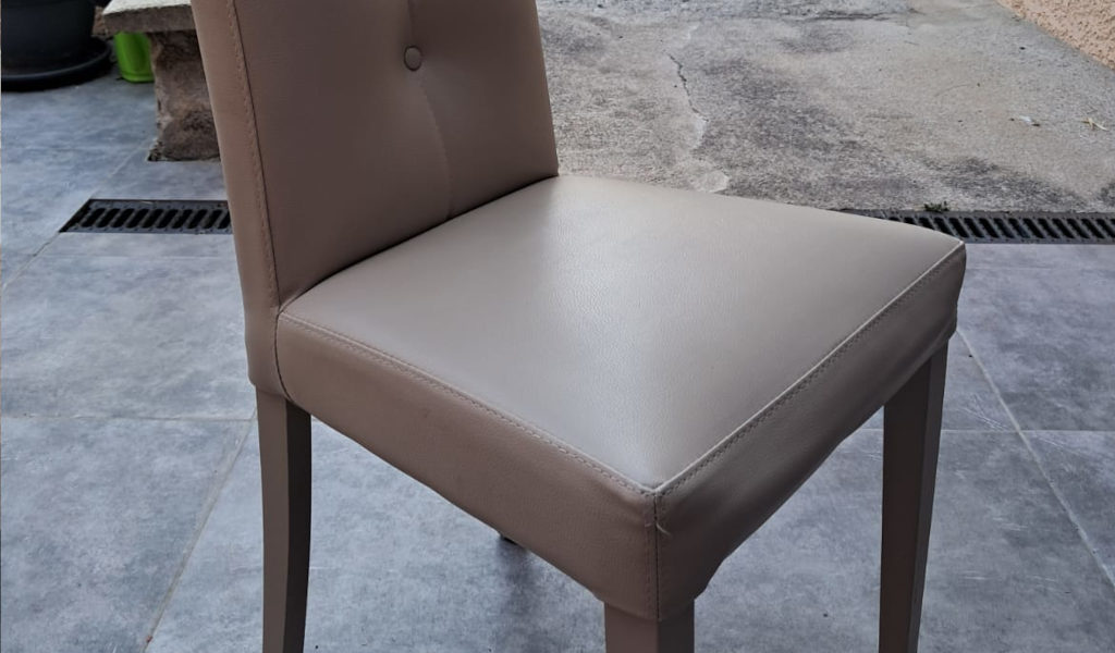réparation recollage d'une chaise en bois